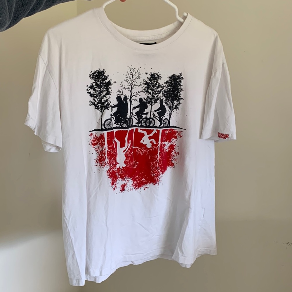 Stranger things tshirt size XL